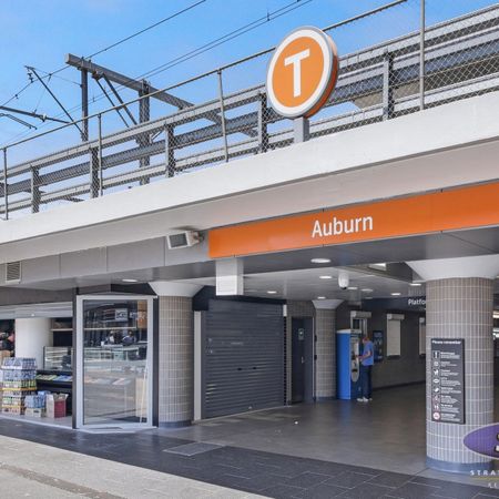 Ground floor, Prime location, Minutes Walk To Station And Shopping Centre!! - Photo 4