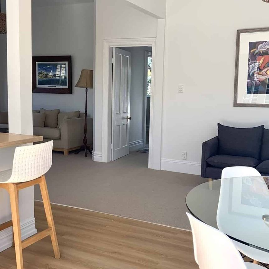 Beautifully furnished fully renovated villa in prime location! - Photo 1