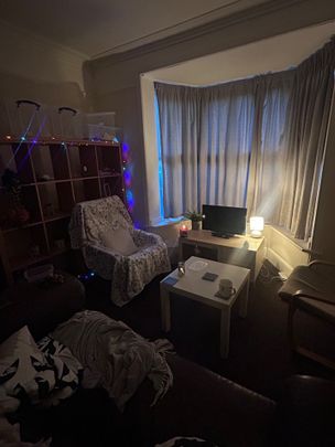 Room in a Shared House, Cromwell Road, SO15 - Photo 1