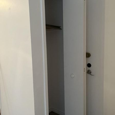 St Césaire 4 1/2 libre Semi ou retraité Pas Animaux Non Fumeur 3 ieme étage - Photo 3