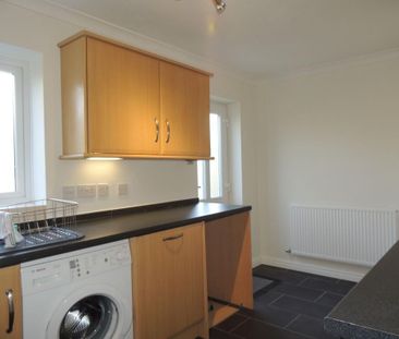 3 bedroom semi-detached house to rent - Photo 6