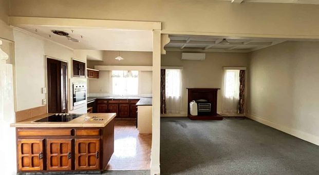 Cozy Bungalow in Royal Oak - Photo 1