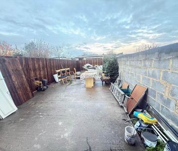 4 bedroom semi-detached house to rent - Photo 6