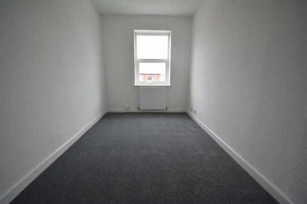 2 bed Flat for Rent - Photo 1