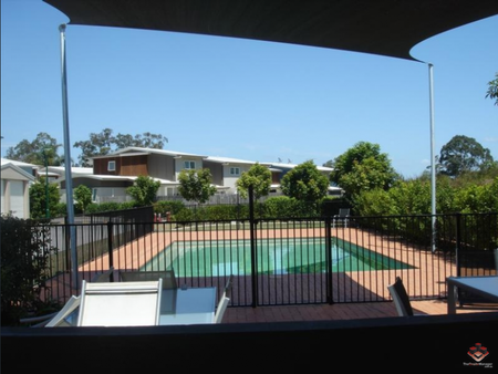 Fully air-conditional & Furnished 3 bedroom townhouse in SALISBURY & COOPERS PLAINS - Photo 2