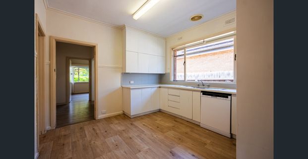 Family Home in Murrumbeena - Photo 1