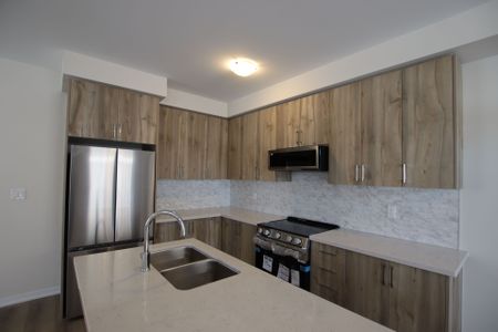 For Lease - 1372 Canfield Street, Oshawa, Ontario - Photo 3