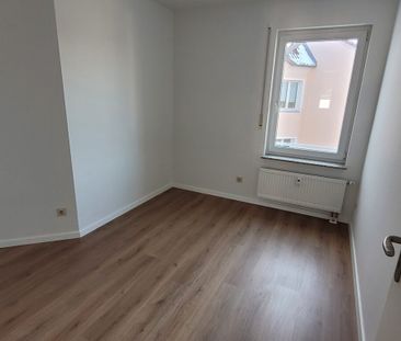 Gemütliche 3-Zi.-Whg. mit neuem Bad, neuem Laminatboden und Balkon ... - Photo 6