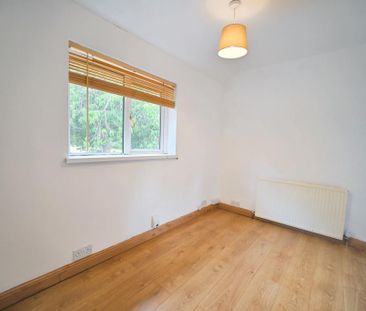 4 bedroom end of terrace house to rent - Photo 3