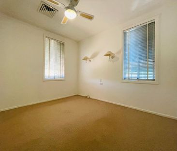 Cozy 2 Bedroom Home - Photo 2