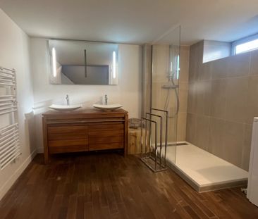 ÉCHOPPE RENOVÉE MODERNE ET LUMINEUSE LOUÉE MEUBLÉE - Photo 2