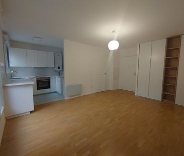 Location Appartement 1 pièce 31m² LE PLESSIS ROBINSON 92350 - Photo 2