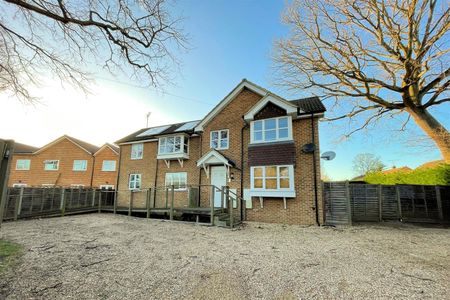 Hawthorn Close, Woking, Surrey, GU22 0BZ - Photo 4