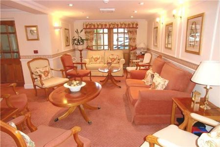 1 bedroom retirement property to rent - Photo 3