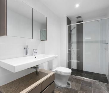 In The Heart Of The City - Photo 5