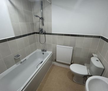 Brunel Crescent - Photo 2