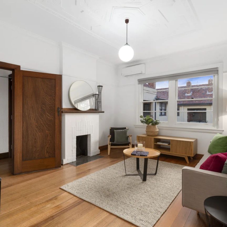 RENOVATED ART DECO APARTMENT - Photo 1