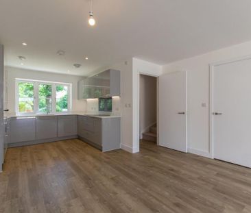 3 bedroom semi-detached house to rent - Photo 6