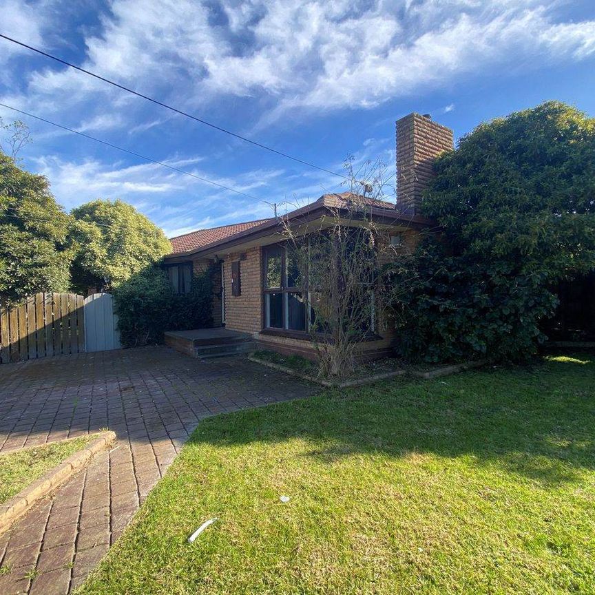 PERFECTLY POSITIONED 3 BEDROOM HOME - Photo 1