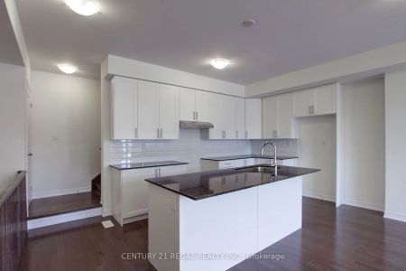 Condo Townhouse For Lease | N9195068 - Photo 3