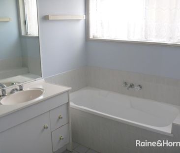 Low Maintenance and Easy Walk to Public Transport - Photo 5