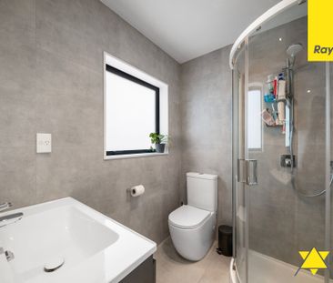 Modern Living in the Heart of Te Atatu South - Photo 5