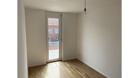 Neuwertige 5-Zimmer-Doppelhaushälfte im Zentrum Rottenburgs - Foto 2