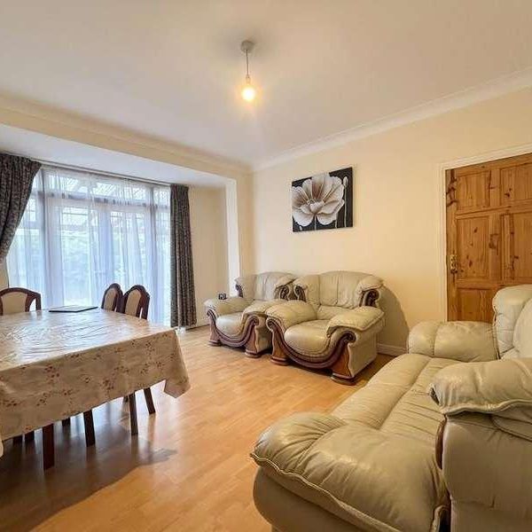 Selvage Lane, Mill Hill, NW7 - Photo 1