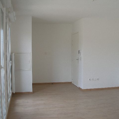 Location Appartement 1 pièce 33m² CORBEIL ESSONNES 91100 - Photo 1