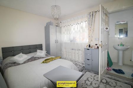 3 bedroom end of terrace house to rent - Photo 3