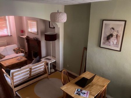 2 Bed Terraced House, Tower Hamlets Road, E7 - Photo 2