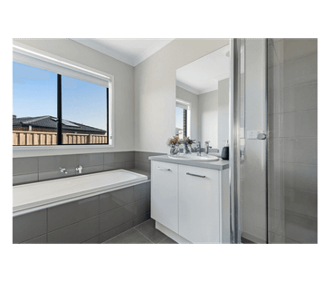 4 Edson Road, Mickleham, Vic 3064 - Photo 2