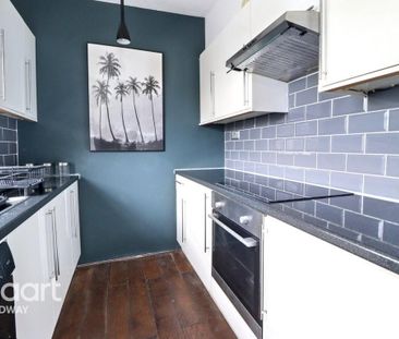 3 bedroom end of terrace house to rent - Photo 3