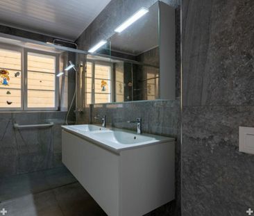 Helle 3.5-Zimmer-Wohnung mit hohen Räumen und gedecktem Balkon - Photo 4
