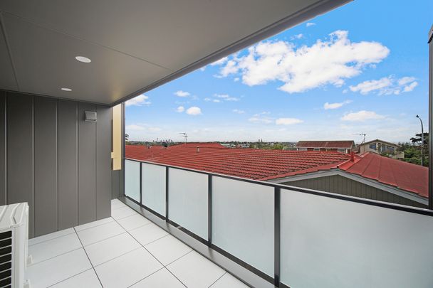 Close to everywhere. - Photo 1