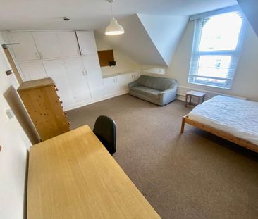 4 bedroom flat to rent - Photo 3