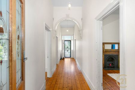 Three Bedroom Spacious Home - Photo 2