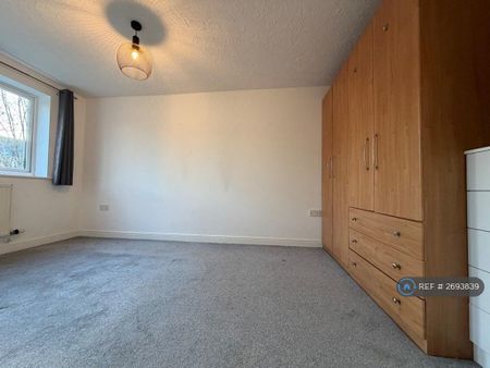 2 bedroom maisonette to rent - Photo 4