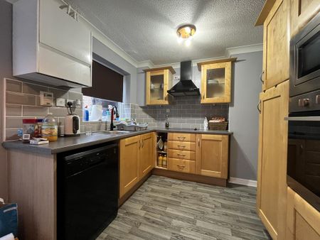 2 bedroom semi-detached house to rent - Photo 3