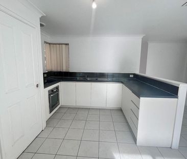 Comfortable & Convenient 3-Bedroom Home – Close to Everything! - Photo 6