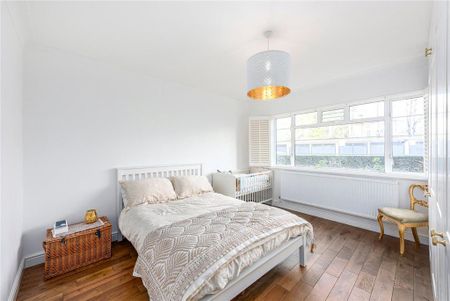 3 bedroom flat to rent - Photo 4