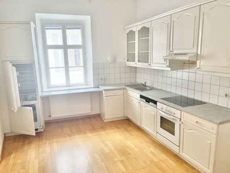 Charmante 2-Zimmer-Altbauwohnung mit Gewölbedecken und großzügigem Wohnbereich in zentraler Lage von Perchtoldsdorf - Photo 2