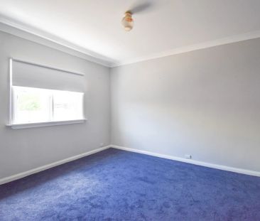 Freshly renovated and ready to move in. - Photo 3