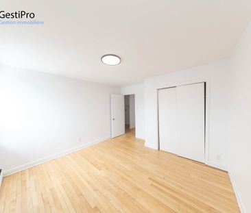 996-1000 rue Louis-Riel - Photo 2