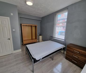 4 bedroom end of terrace house to rent - Photo 6