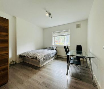Room in a Shared Flat, Empire Way, HA9 - Photo 5