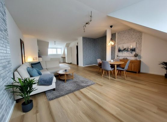 Modernisierte Dachgeschoß-Wohnung mit Küche in Knittelfeld - Photo 1