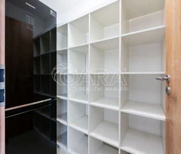 Pronájem slunného bytu 1+kk, Štěchovická, Praha 10 - Fotografie 2