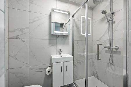1 bedroom in a house share to rent - Photo 5