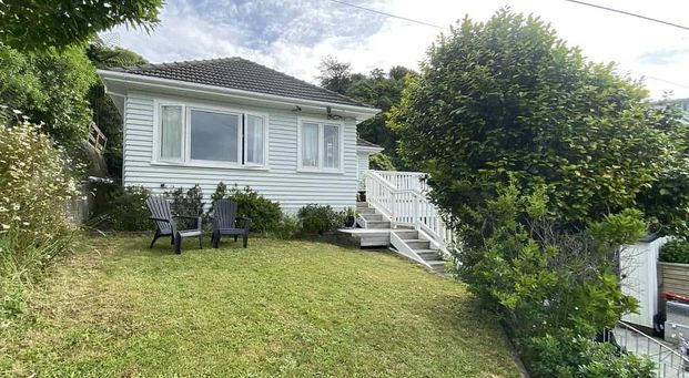Sun drenched warm Karori home with green vistas - Photo 1